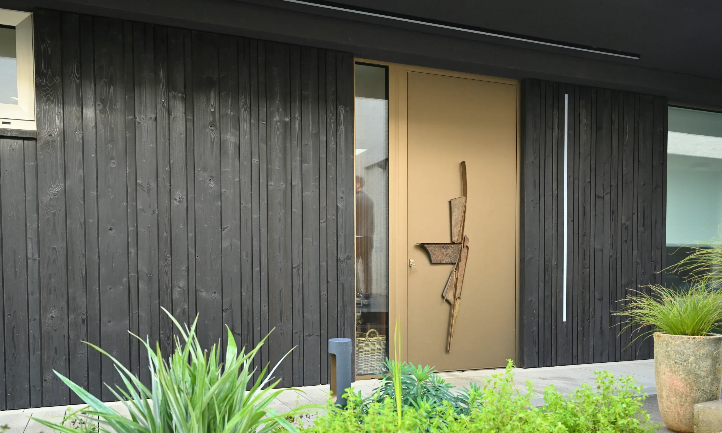 Avara™ Character Barnwood Dark Night cladding cliff house texture