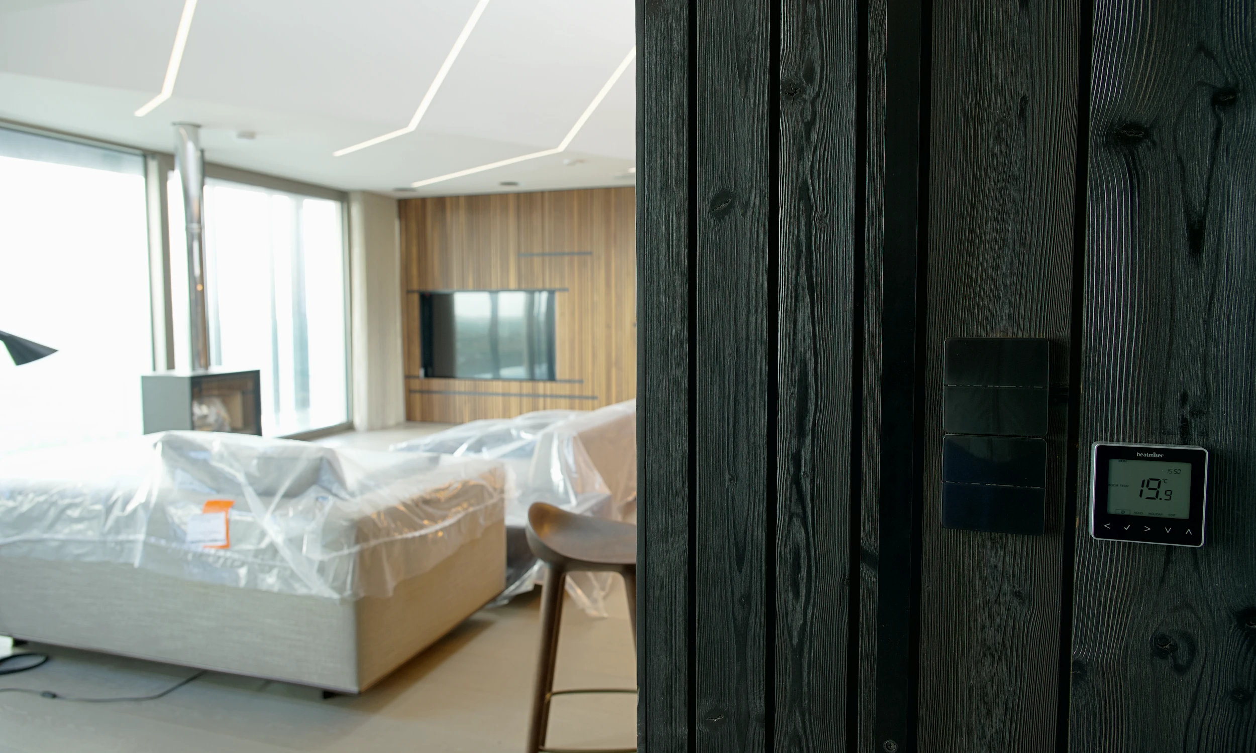 Avara™ Character Barnwood Dark Night cladding cliff house close-up